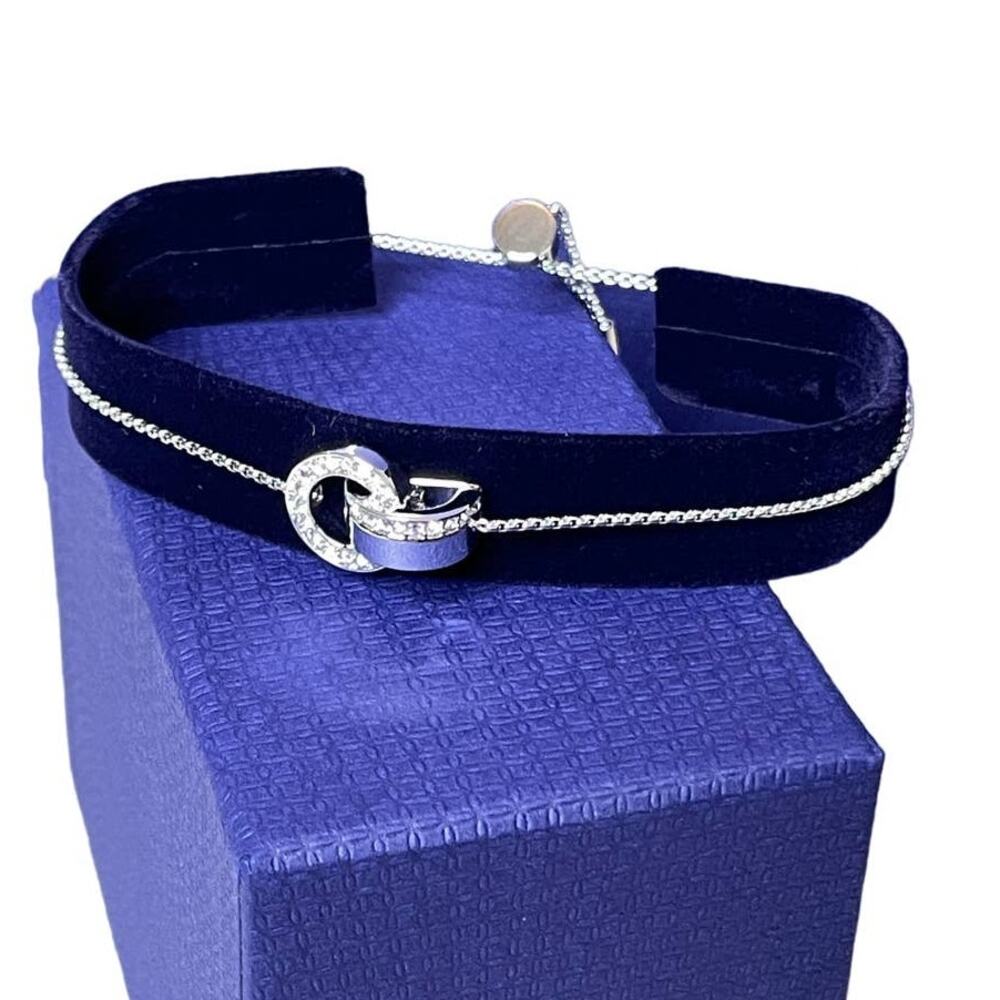 Swarovski Hollow bracelet Interlocking loop, White, Rhodium plated